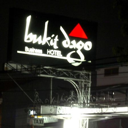 Bukit Dago Hotel Бандунг Экстерьер фото