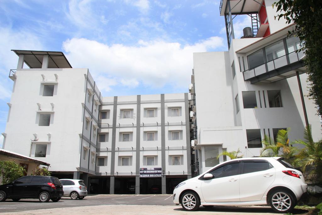 Bukit Dago Hotel Бандунг Экстерьер фото