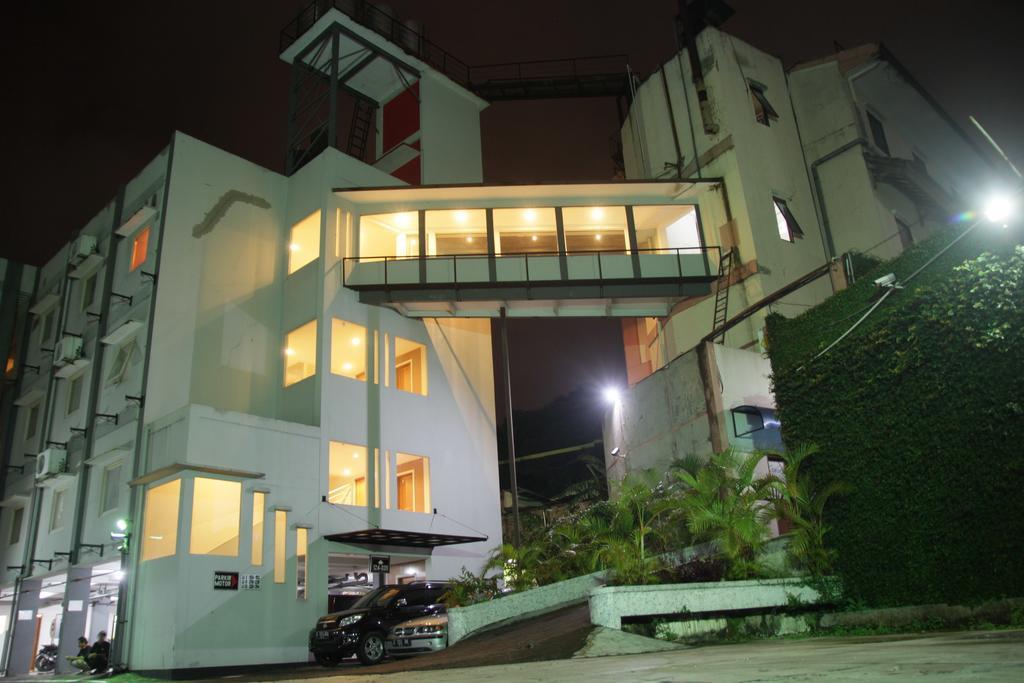 Bukit Dago Hotel Бандунг Экстерьер фото