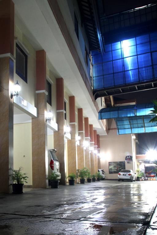 Bukit Dago Hotel Бандунг Экстерьер фото
