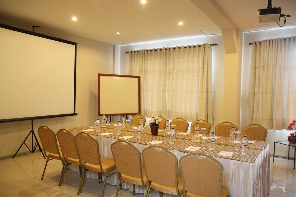 Bukit Dago Hotel Бандунг Экстерьер фото